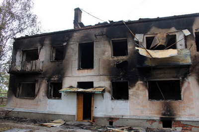 Сгоревший дом в военном городке. Фото: Татьяна Лапинер, KP.RU