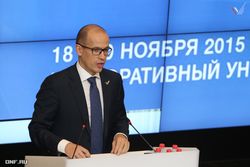 Бречалов отчитал и.о. министра образования республики за неэффективное расходование 57 миллионов рублей