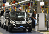 Концерн Daimler определится со строительством завода в России в мае 2015 года