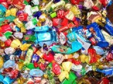 Школьники из клуба «Непоседа» собирают конфеты в рамках акции «Подари настроение»