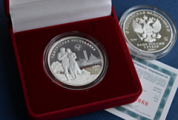 Дети, родившиеся в день 100-летия государственности Удмуртии, получат памятные монеты