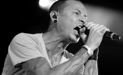 Солист группы Linkin Park Честер Беннингтон был найден мертвым в своем доме