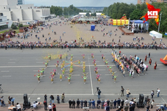 Тысячи жителей Ижевска приняли участие в театрализованном шествии на День города