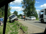 В Глазове легковой автомобиль столкнулся с автобусом: 3 человека госпитализированы