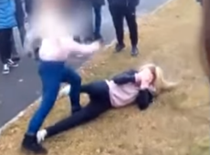 Видео драки двух школьниц в Воткинске попало в интернет