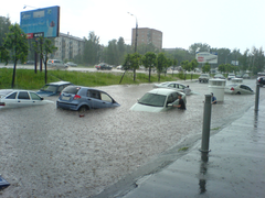 С ижевских улиц после ливней было вывезено 1,5 тонны грунта