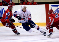 Хоккеисты «Прогресса» дважды уступили команде «Юниор-Спутник»