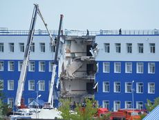 При обрушении здания казармы в Омске погибло 23 человека