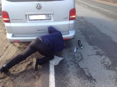Журналистский пул главы Удмуртии застрял по дороге в Глазов из-за пробитого колеса