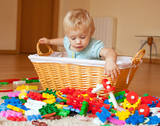Нужны ли детям разноцветные игрушки