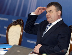 Сердюкову официально предъявлены обвинения