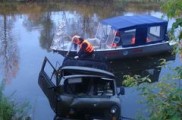 Автомобиль УАЗ с пассажирами упал в реку Сарапулка