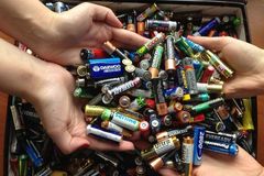 Жители Глазова сдали для переработки 2,5 тонны батареек