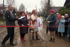 Россияне не нашли дороги на фотографиях её торжественного открытия