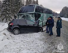 В аварии с участием легкового автомобиля и 