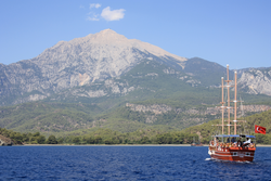 Треть российских туристов собирается провести осенний отпуск в Турции