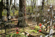 Глазовчане не могут свободно посещать кладбища