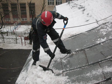 В Ижевске под тяжестью снега обвалилась крыша жилого дома