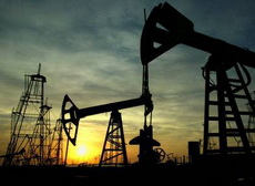 Россия и ОПЕК договорились заморозить добычу нефти