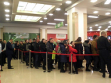 На открытии магазина одежды H&M в Ижевске выстроилась многометровая очередь