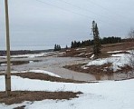 В Глазовском районе подтопило грунтовую дорогу между двумя деревнями