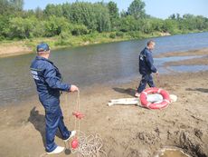 В Глазове спасли тонущую нетрезвую девушку