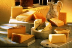 Четверо жителей Удмуртии украли с завода сыр на сумму два миллиона рублей