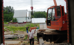 В Глазове продолжается строительство домов для переселенцев из аварийного жилья