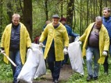 Александр Соловьев принял участие в уборке Холмогорского леса