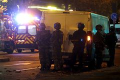 Жертвами терактов в Париже стали как минимум 60 человек