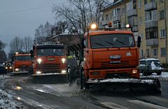 В Глазове уборкой снега занимается всего 12 единиц техники и 100 дворников