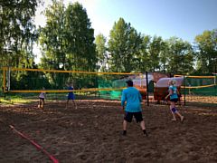 В Глазове открыли площадку для игры в пляжный волейбол