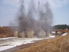 Внеплановые взрывные работы провели на Чепце из-за резкого подъема воды в реке
