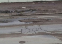 В Ижевске дорожники «залатали» яму на дороге обычной грязью