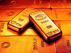 На фоне событий на Украине курс золота остается стабильно высоким